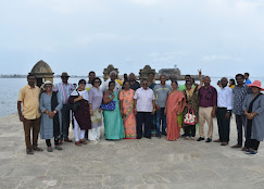 Group tour by the sea in Sri Lanka